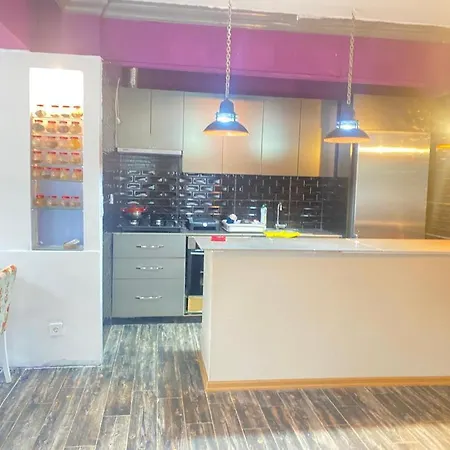Modern Flat Next To The Beach شقة