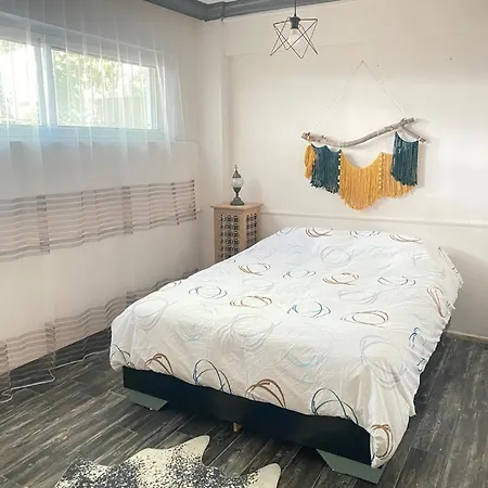 Modern Flat Next To The Beach شقة